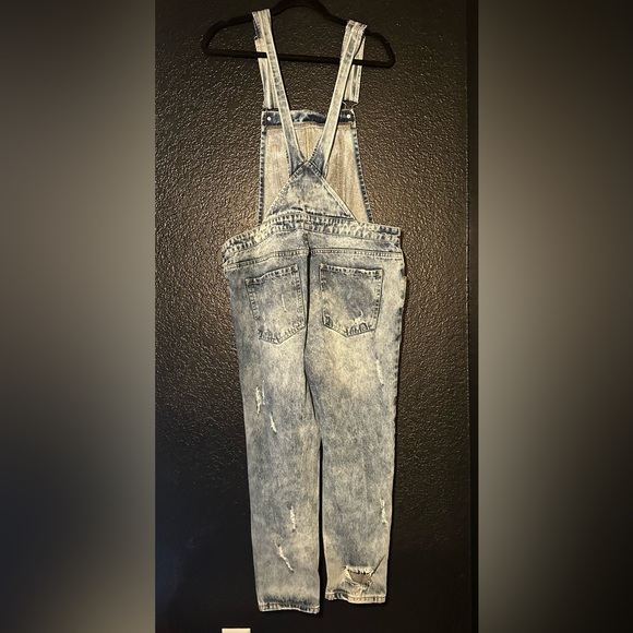 Woman’s Medium Forever 21 Overalls- stonewashed style -new - Picture 4 of 9